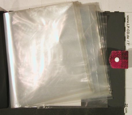 Single Album Kunststoff: Rot/Schwarz, Quadrrat Muster, , 20 Taschen Typ: Album Best.-Nr.: Z83 Preis: 4,00 Euro